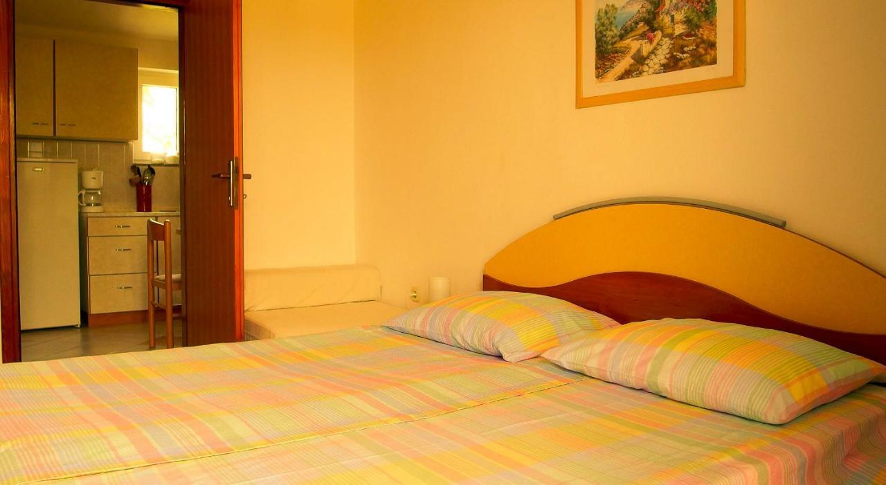 Adria Arba Apartments Rab Town Bagian luar foto