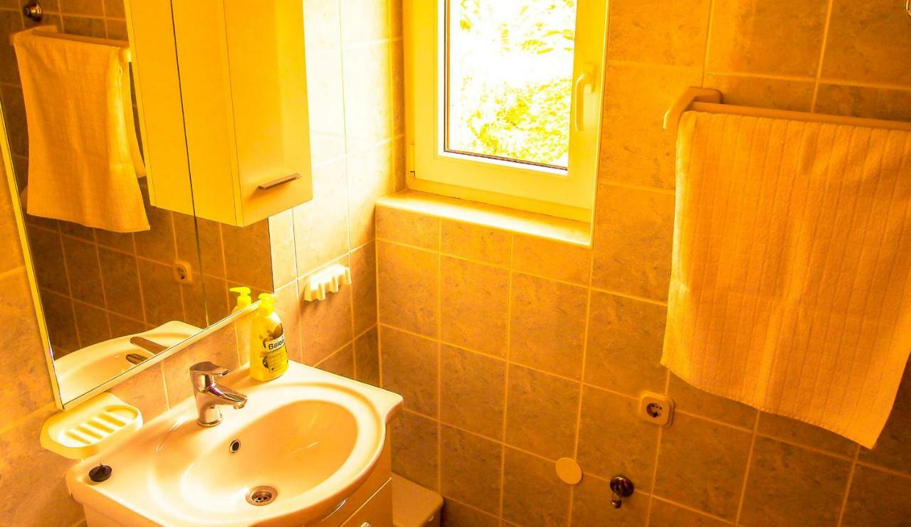 Adria Arba Apartments Rab Town Bagian luar foto